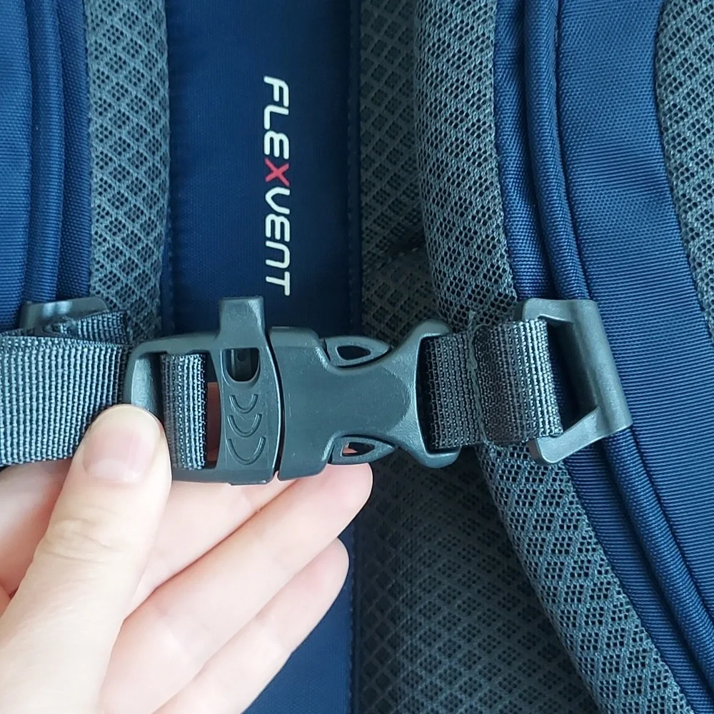 The North Face® Fall Line Backpack 28 Liters <Company Logo> NWOT Navy & Gray